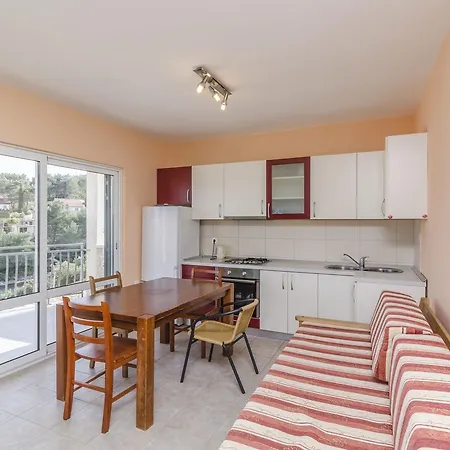 Ivo Apartamento Vrboska